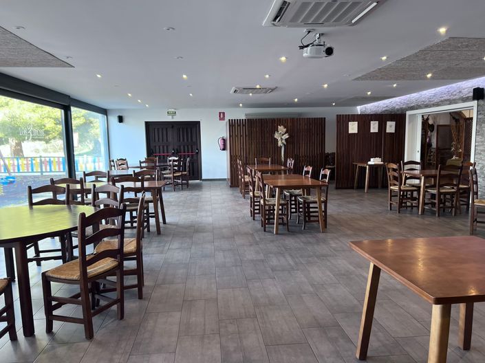 Image No.17-4 Bed Restaurant for sale