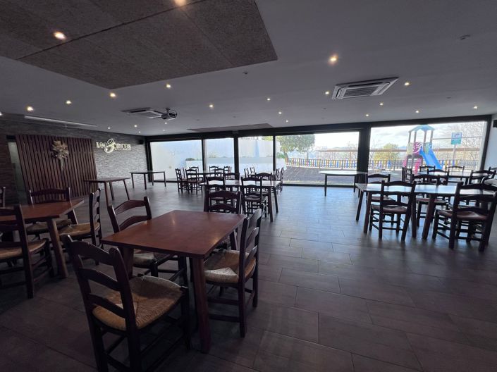 Image No.20-4 Bed Restaurant for sale