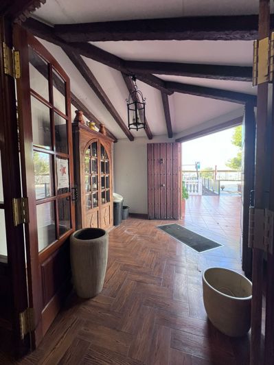 Image No.21-4 Bed Restaurant for sale