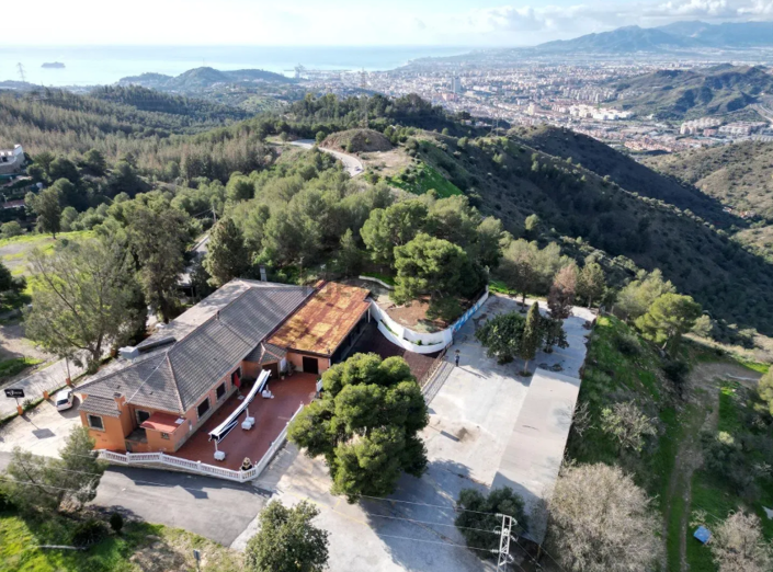 Image No.1-4 Bed Restaurant for sale