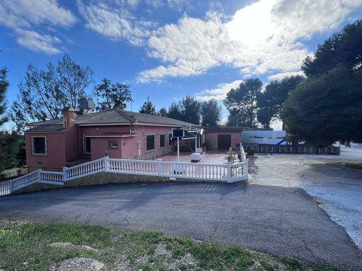 Image No.8-4 Bed Restaurant for sale