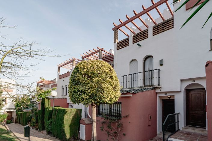 Image No.1-3 Bed Townhouse for sale