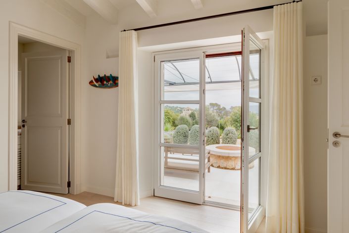 Image No.19-4 Bed House for sale