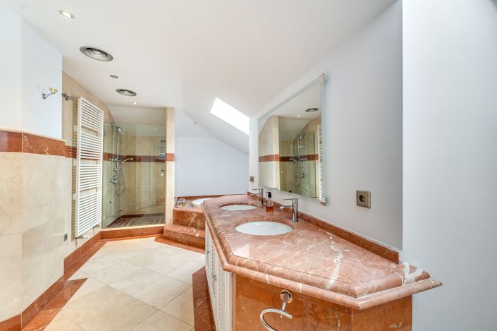 Image No.28-4 Bed Villa for sale