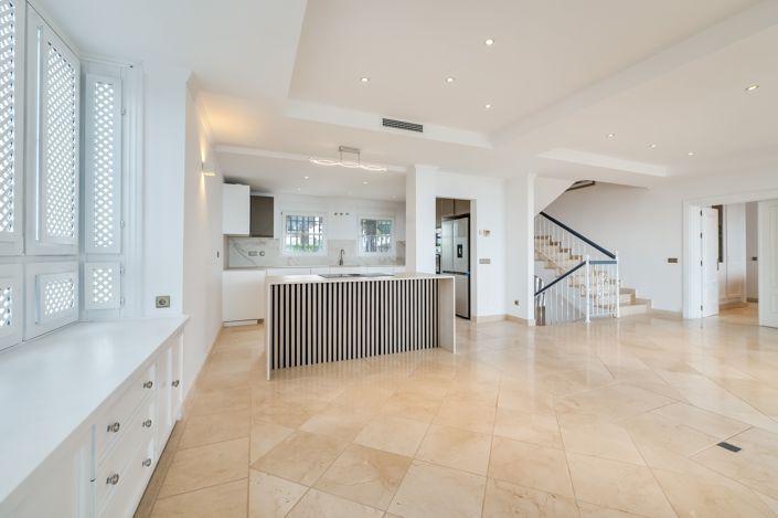 Image No.8-4 Bed Villa for sale