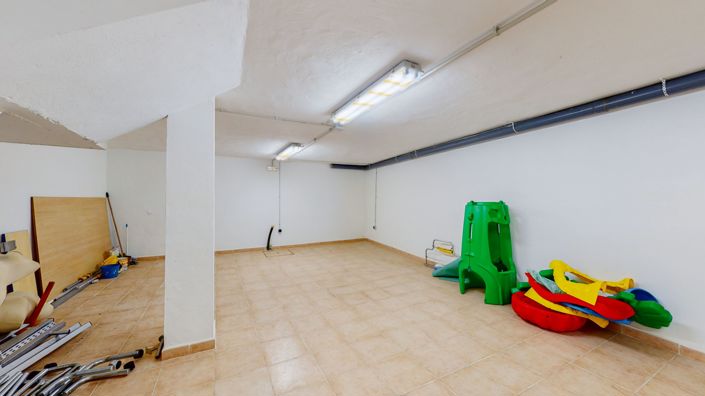 Image No.13-1 Bed Commercial for sale