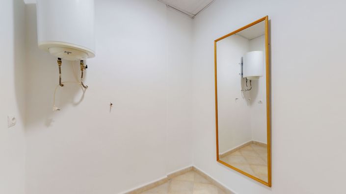 Image No.4-1 Bed Commercial for sale