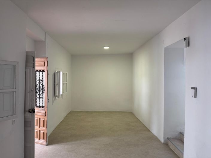 Image No.1-4 Bed House for sale