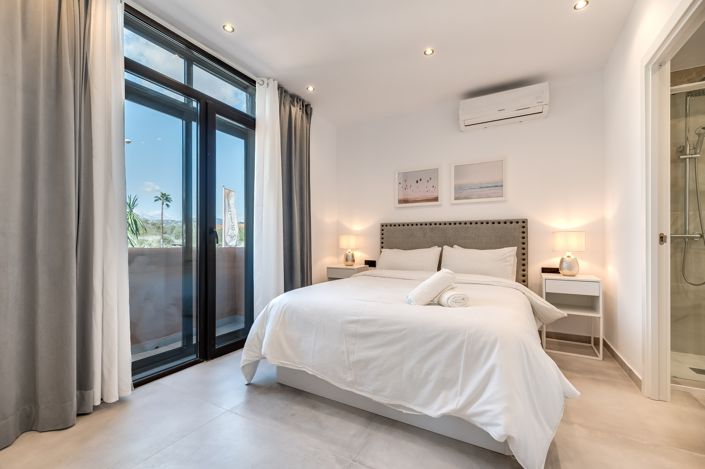 Image No.24-5 Bed Apartment for sale