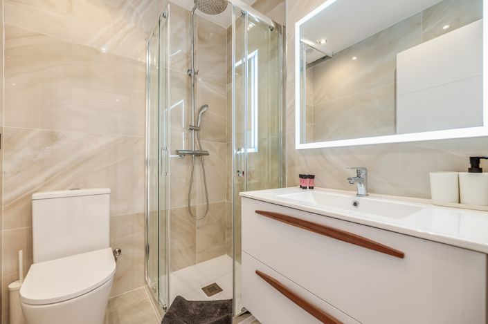 Image No.9-5 Bed Apartment for sale