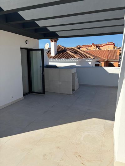 Image No.14-3 Bed Townhouse for sale