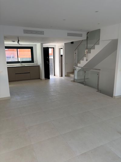 Image No.2-3 Bed Townhouse for sale