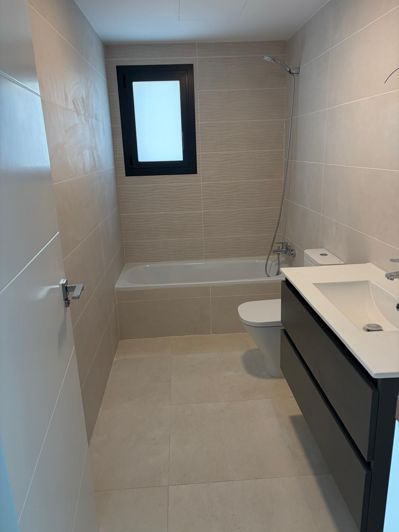 Image No.8-3 Bed Townhouse for sale