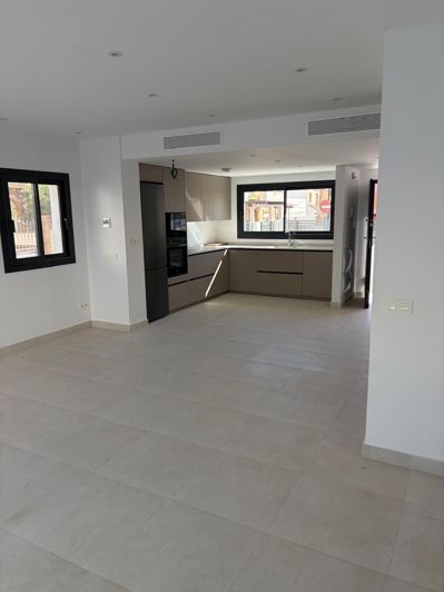 Image No.2-3 Bed Townhouse for sale