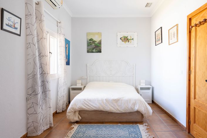 Image No.15-7 Bed Villa for sale