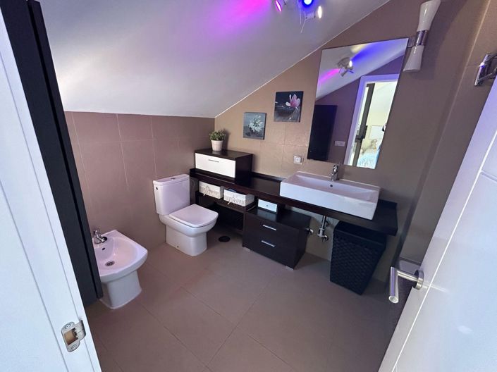 Image No.29-3 Bed House for sale