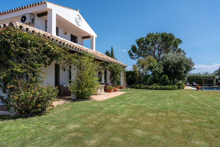 Image No.1-4 Bed Villa for sale