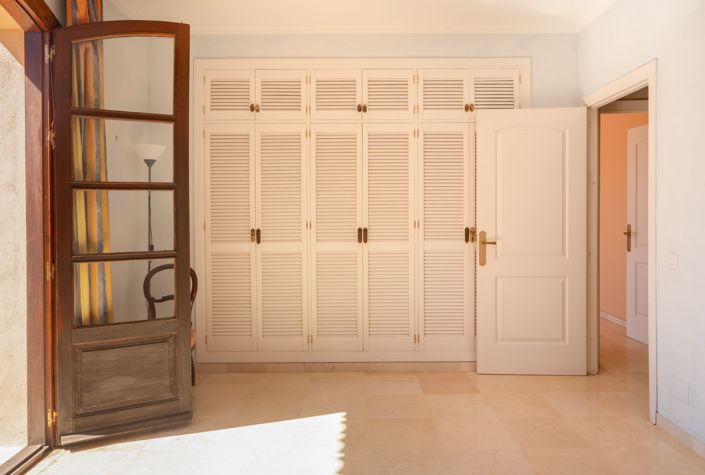 Image No.28-5 Bed House for sale