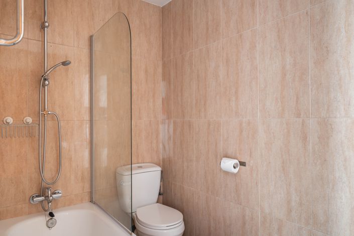 Image No.19-10 Bed Hotel for sale