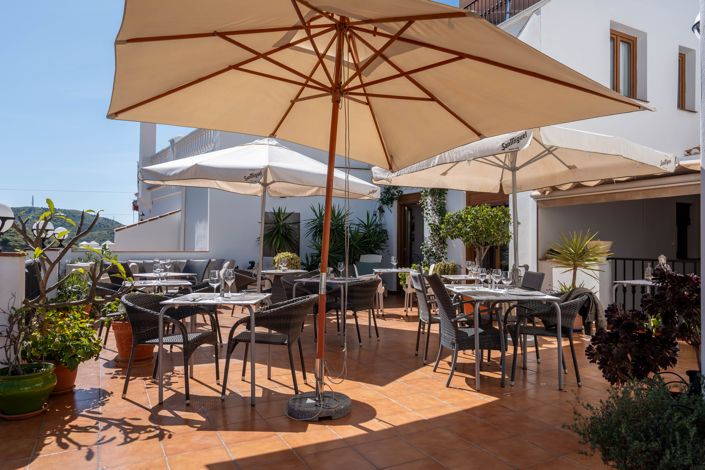 Image No.1-10 Bed Hotel for sale