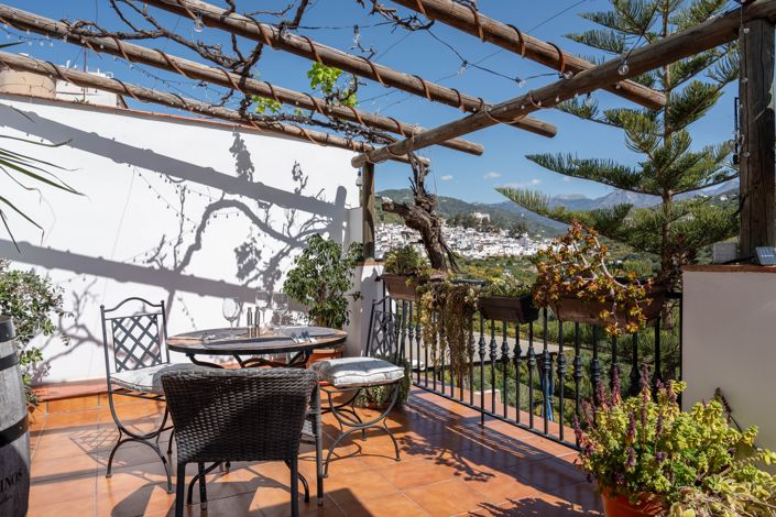 Image No.5-10 Bed Hotel for sale