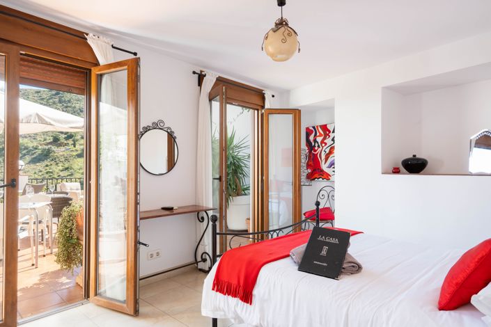 Image No.20-10 Bed Hotel for sale