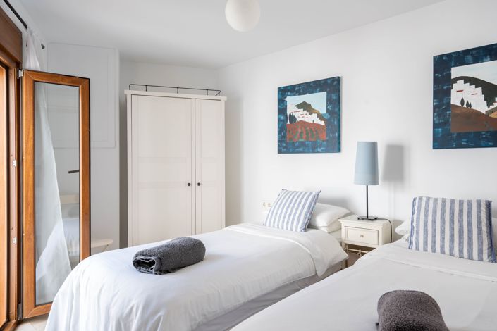 Image No.26-10 Bed Hotel for sale