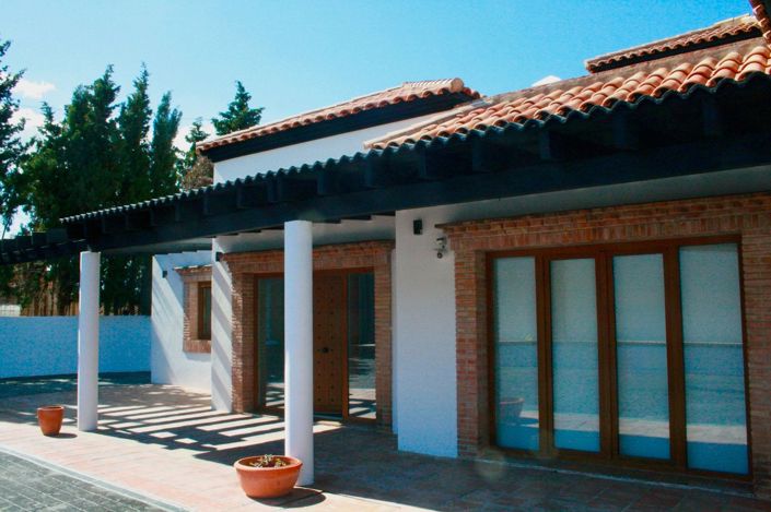 Image No.1-4 Bed House for sale