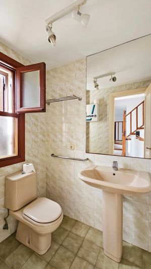 Image No.11-2 Bed House for sale