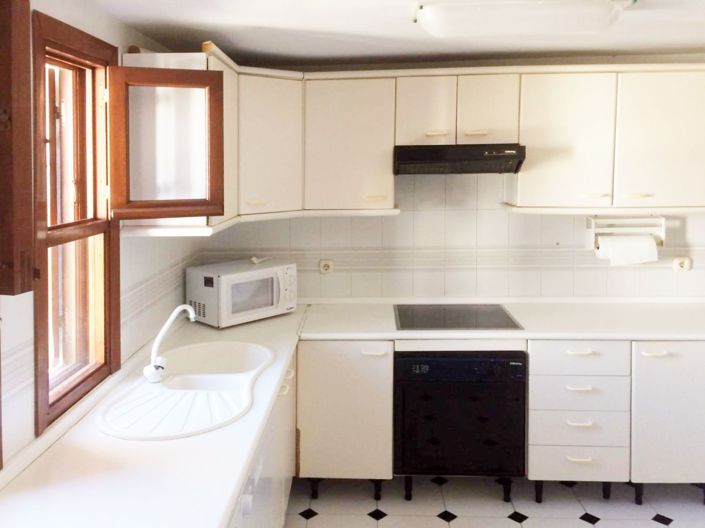 Image No.8-2 Bed House for sale