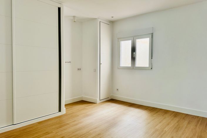 Image No.10-3 Bed Apartment for sale