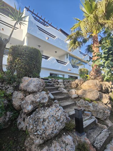 Image No.1-4 Bed Apartment for sale