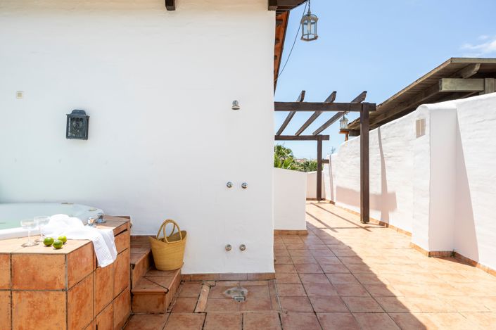 Image No.8-4 Bed House for sale