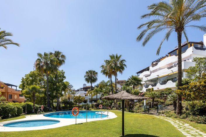 Image No.17-4 Bed House for sale