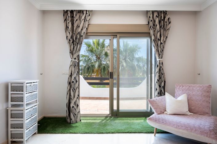 Image No.26-4 Bed House for sale