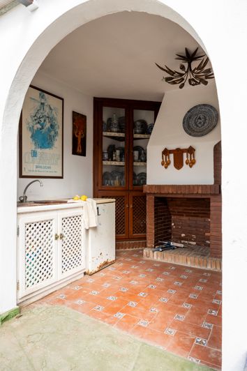 Image No.26-8 Bed House for sale