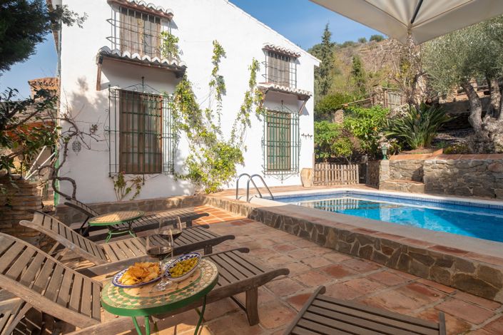 Image No.1-6 Bed House for sale