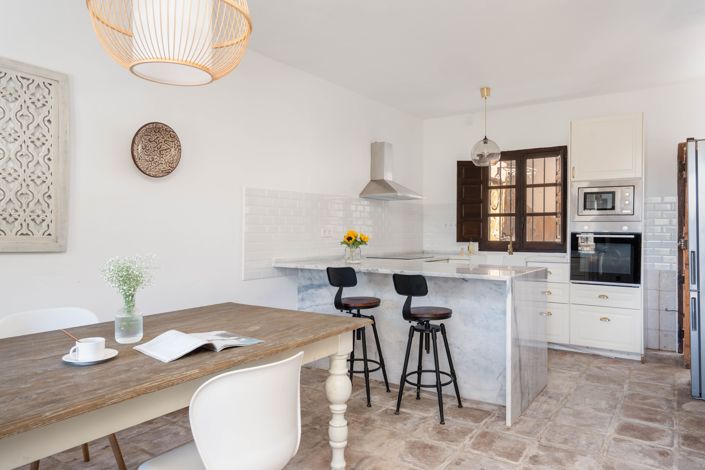 Image No.1-4 Bed Country House for sale