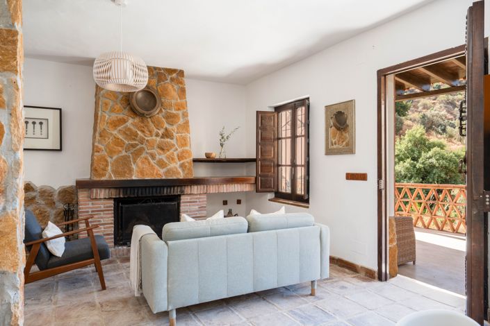 Image No.1-4 Bed Country House for sale