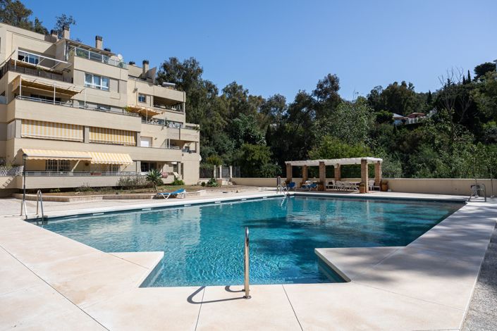 Image No.1-4 Bed Apartment for sale