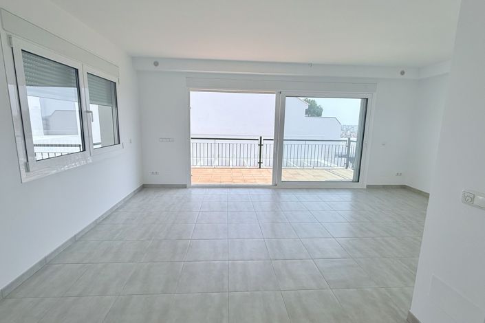 Image No.1-4 Bed House for sale