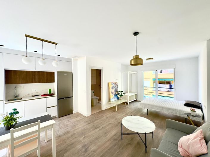 Image No.15-6 Bed Property for sale