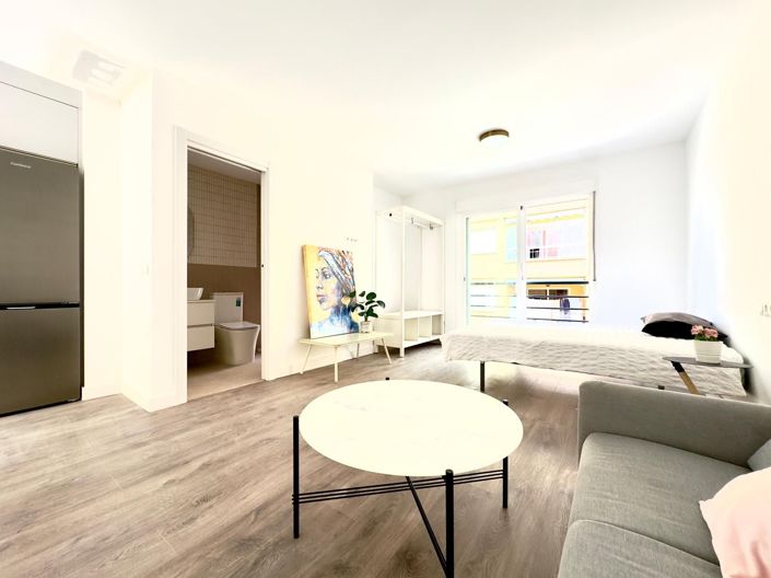 Image No.20-6 Bed Property for sale