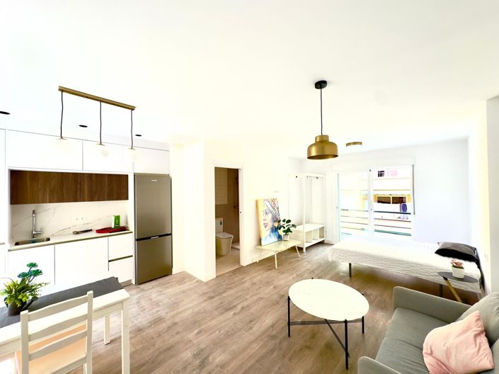 Image No.26-6 Bed Property for sale