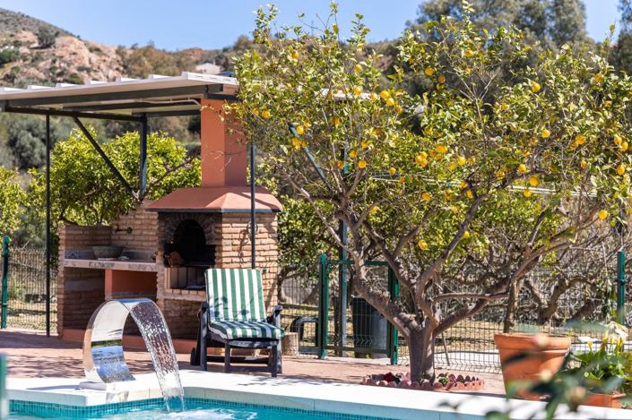 Image No.1-8 Bed Country House for sale