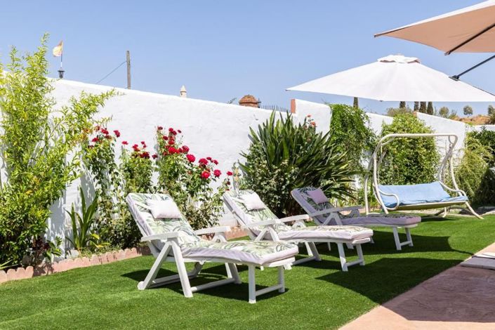 Image No.1-8 Bed Country House for sale