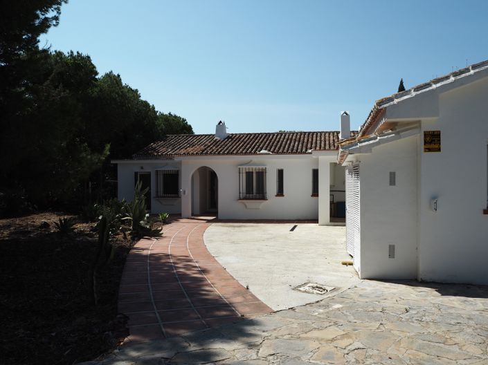 Image No.1-5 Bed Villa for sale