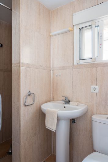 Image No.16-4 Bed House for sale