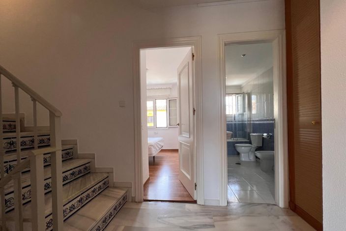 Image No.23-5 Bed Townhouse for sale