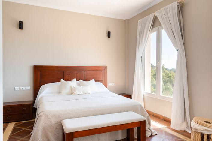 Image No.11-2 Bed House for sale